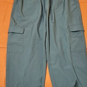 Stylish Women's Cargo Joggers in Olive